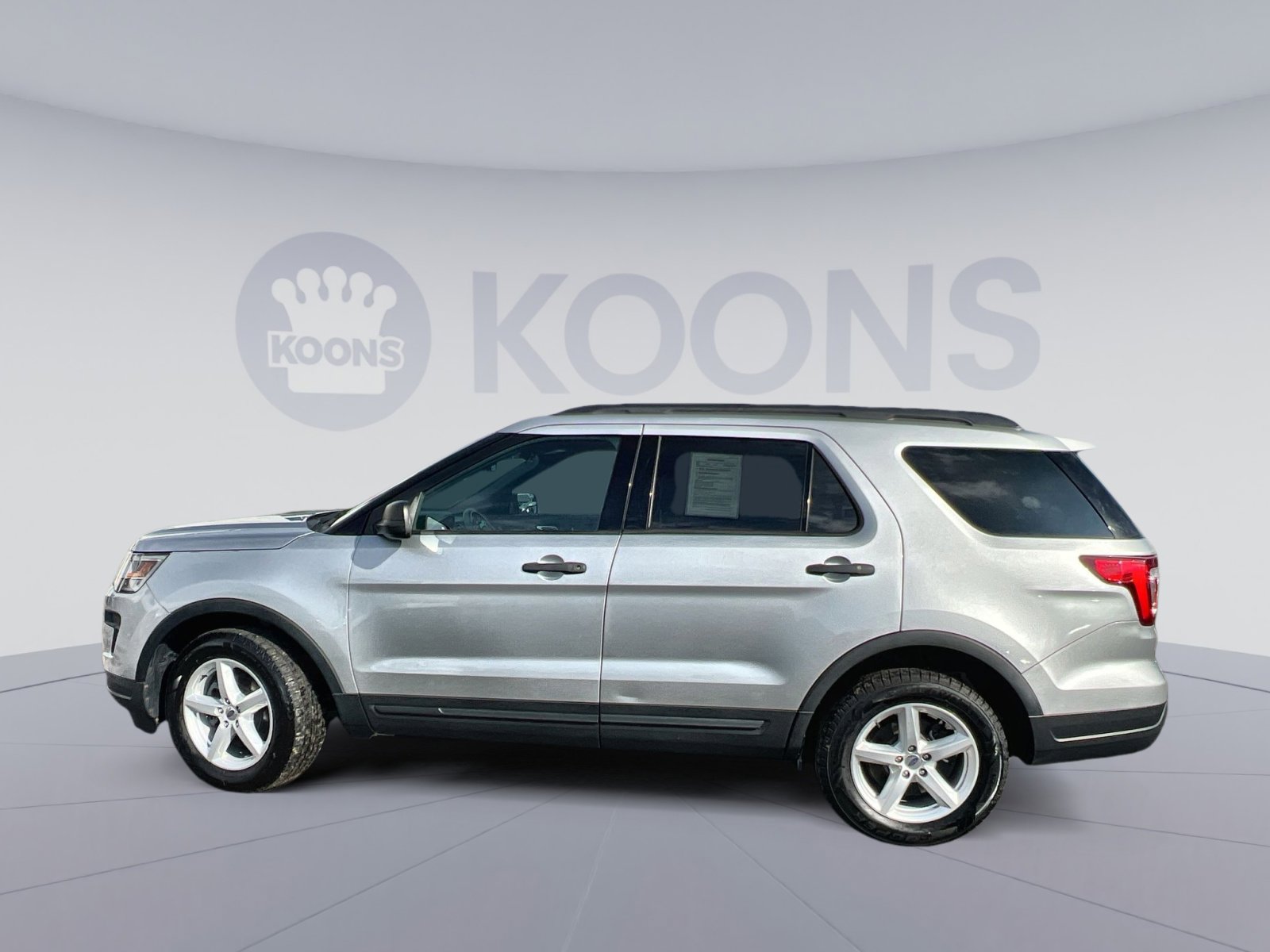 Certified 2019 Ford Explorer 4WD w/ Class III Trailer Tow Package image 2