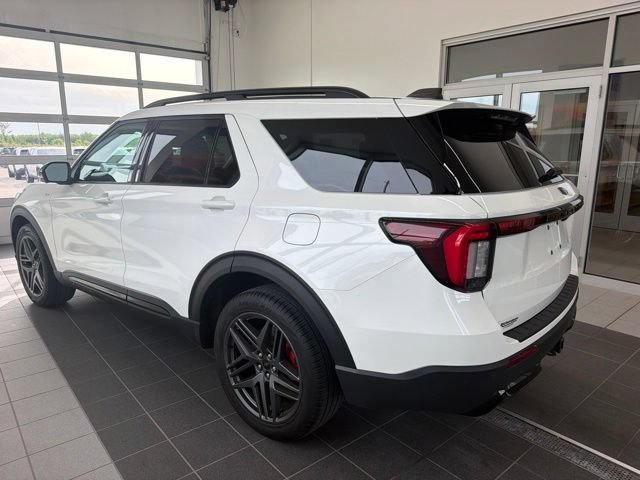 Certified 2025 Ford Explorer ST-Line w/ Premium Package AWD/4WD image 3