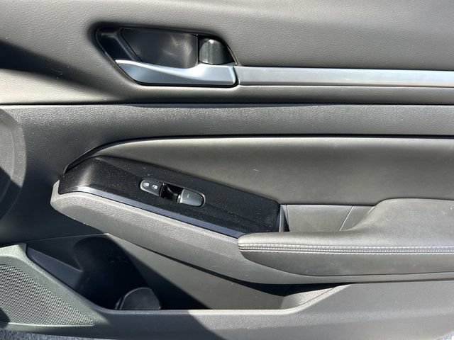 Used 2023 Nissan Altima 2.5 SV FWD image 24