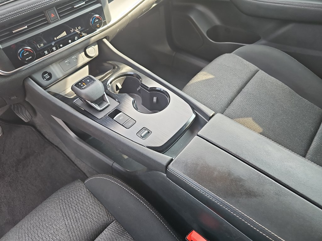 Used 2024 Nissan Rogue SV FWD image 23