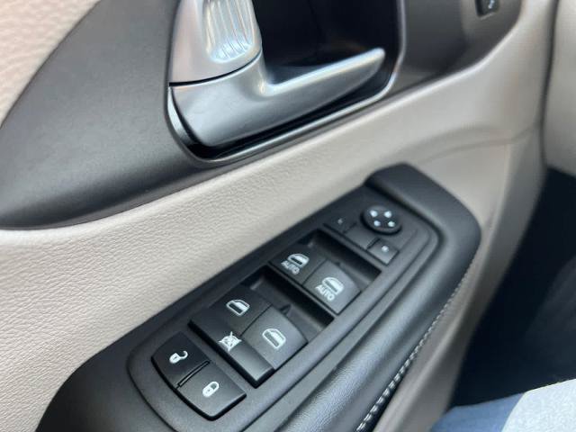 Used 2024 Chrysler Pacifica Limited FWD image 15