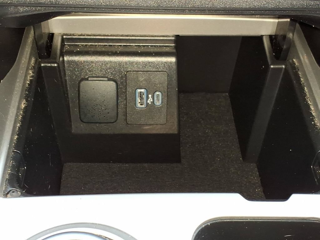 Certified 2023 Ford Explorer ST-Line AWD/4WD image 18