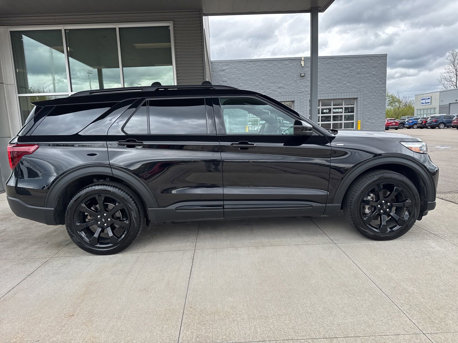 Certified 2024 Ford Explorer ST-Line w/ Class IV Trailer Tow Package AWD/4WD image 9