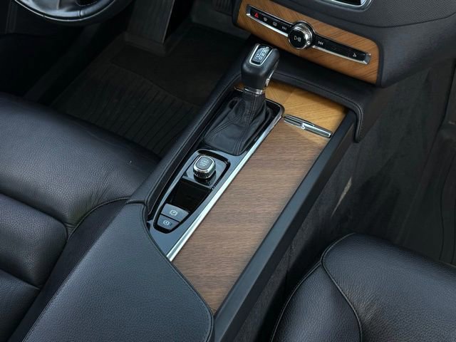 Used 2022 Volvo XC90 T6 Momentum w/ Climate Package image 39