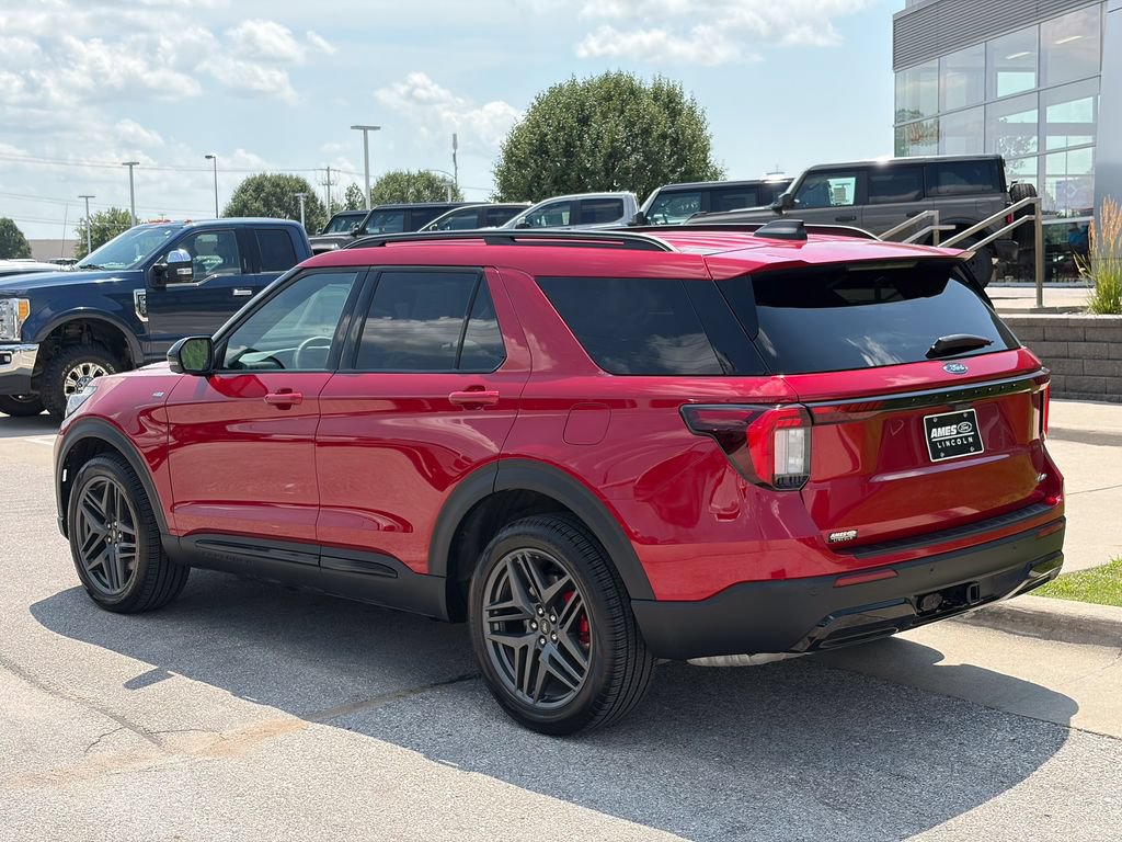 Certified 2025 Ford Explorer ST-Line w/ Premium Package AWD/4WD image 4