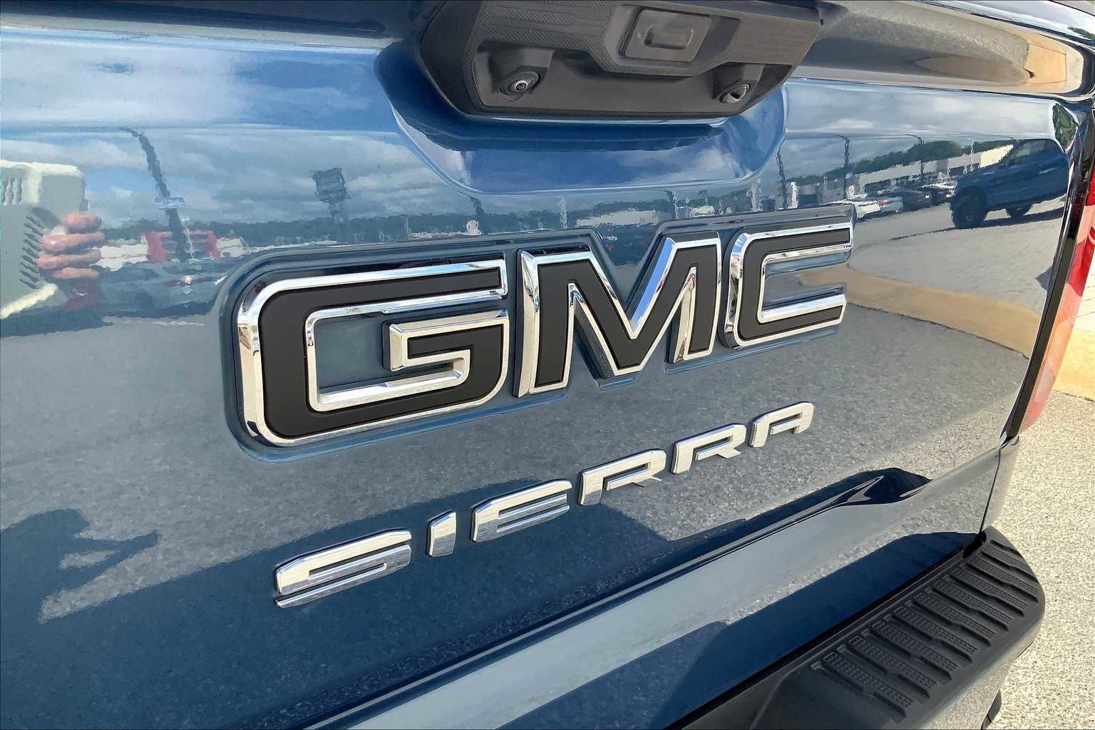 Used 2024 GMC Sierra 1500 Pro w/ Graphite Edition AWD/4WD image 29