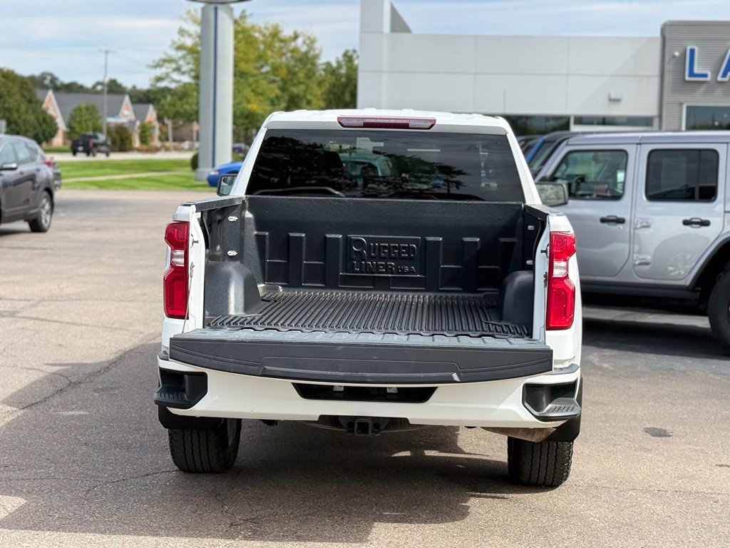 Used 2020 Chevrolet Silverado 1500 Custom w/ Custom Value Package AWD/4WD image 28
