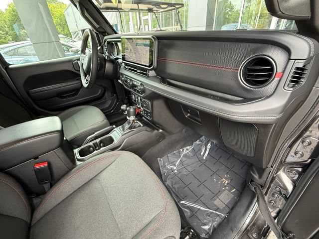 Used 2025 Jeep Wrangler Unlimited Rubicon AWD/4WD image 16