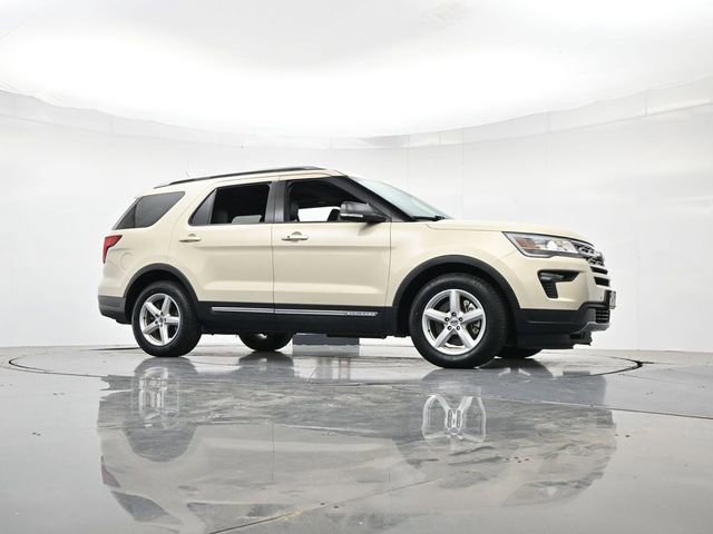 Certified 2018 Ford Explorer XLT w/ Equipment Group 202A FWD image 35
