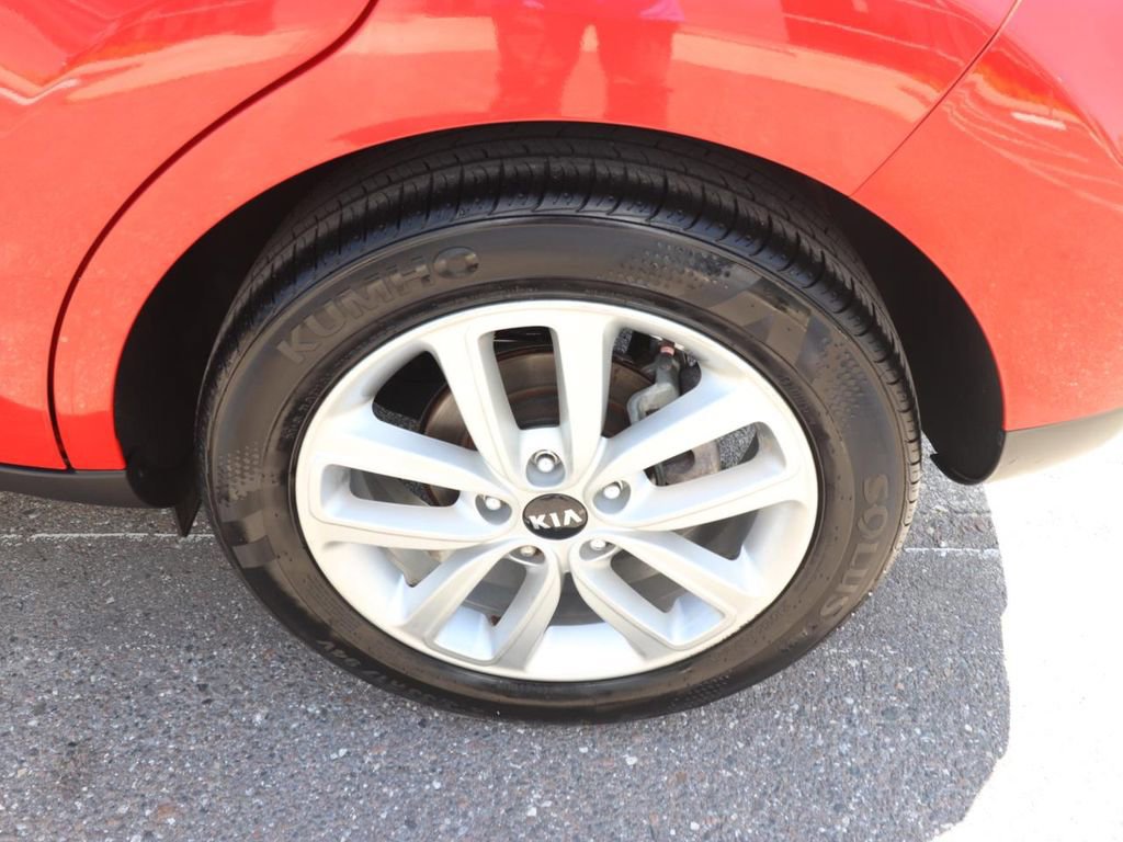 Used 2017 Kia Soul + FWD image 16