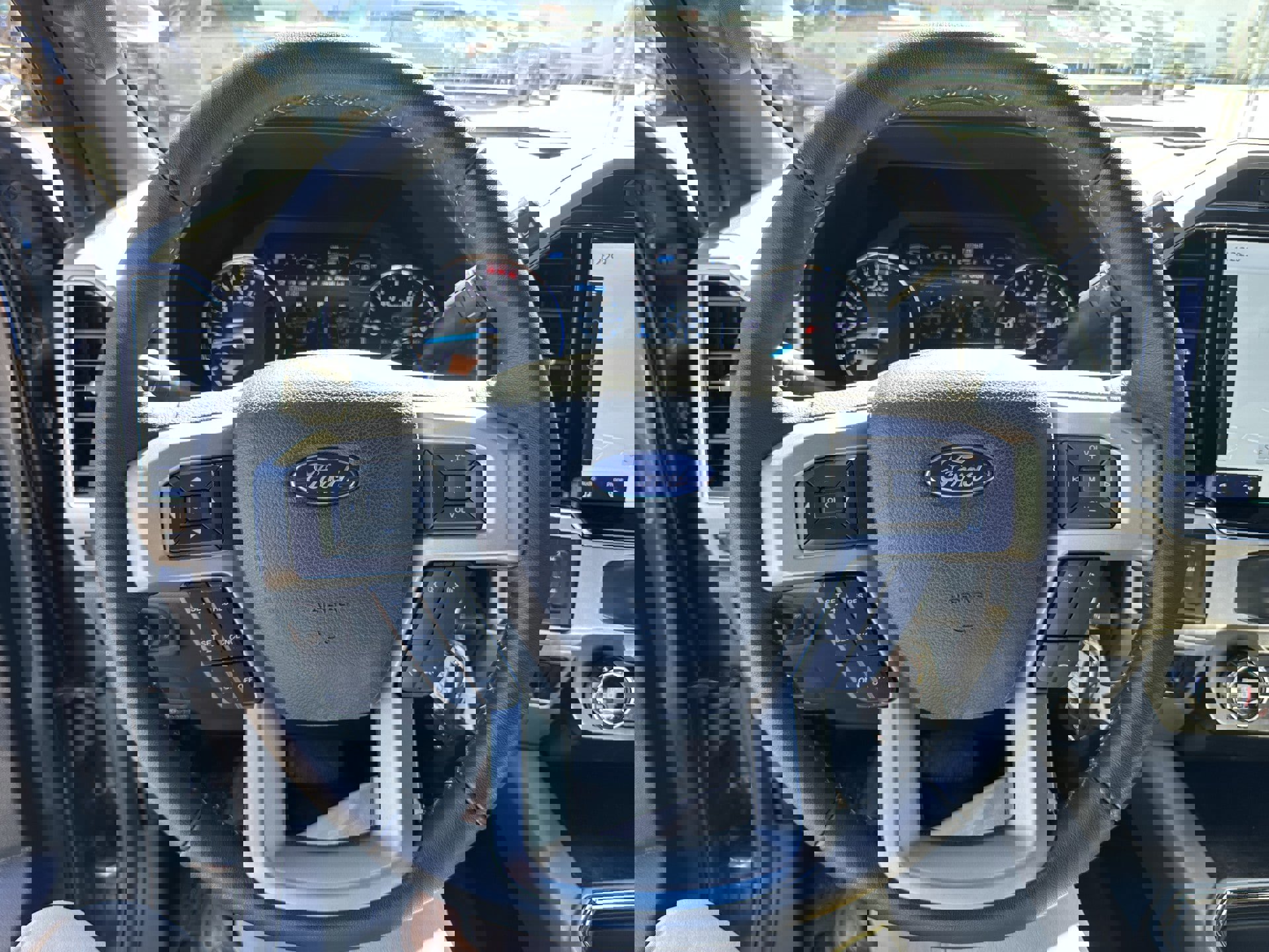 Certified 2022 Ford F350 Lariat w/ Tremor Off-Road Package image 15