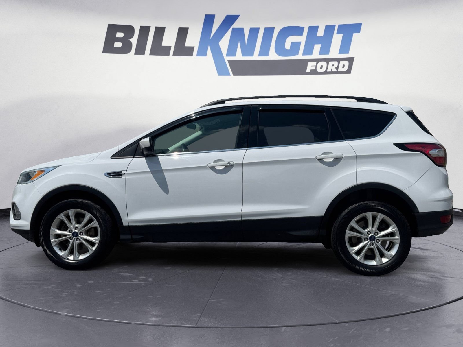 Certified 2018 Ford Escape SE FWD image 2