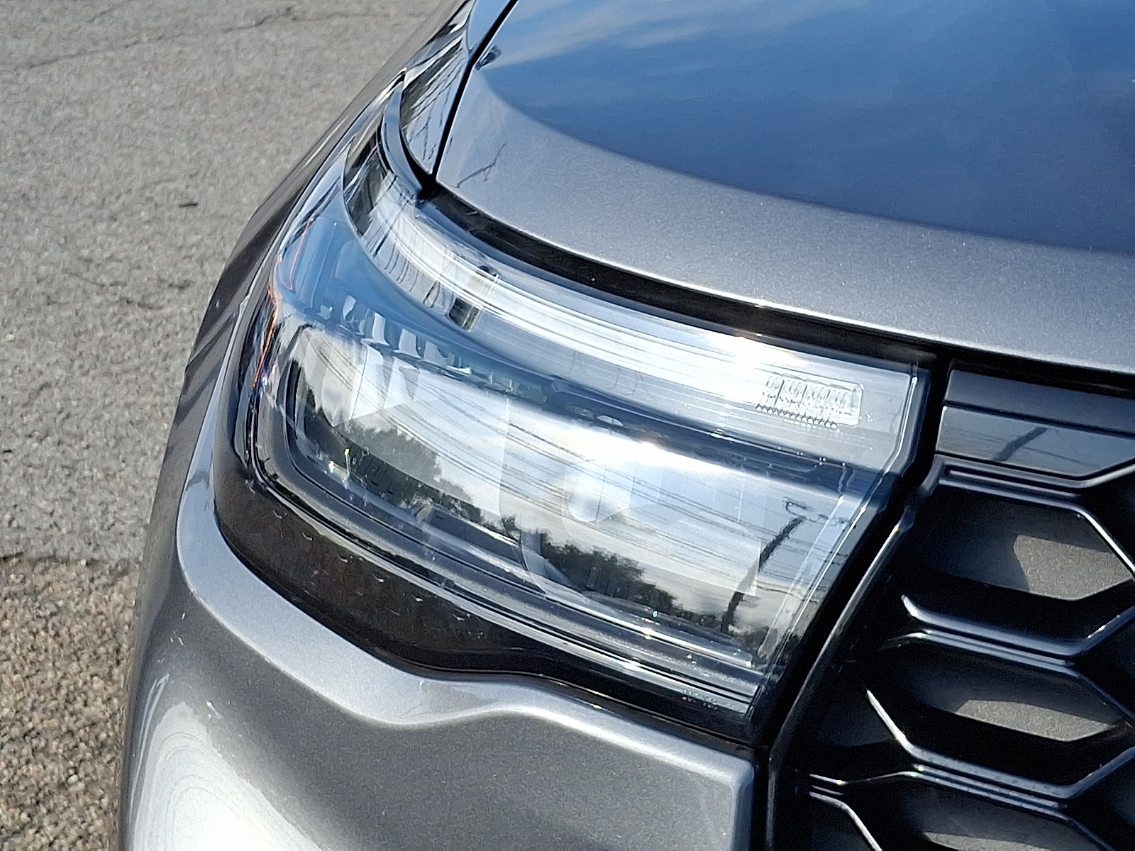 Certified 2025 Ford Explorer ST w/ Sun And Sound Package AWD/4WD image 9