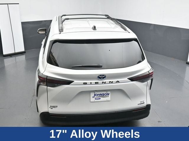 Used 2024 Toyota Sienna XLE FWD image 25