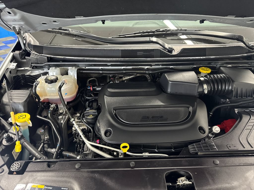 Used 2026 Chrysler Pacifica Limited FWD image 26