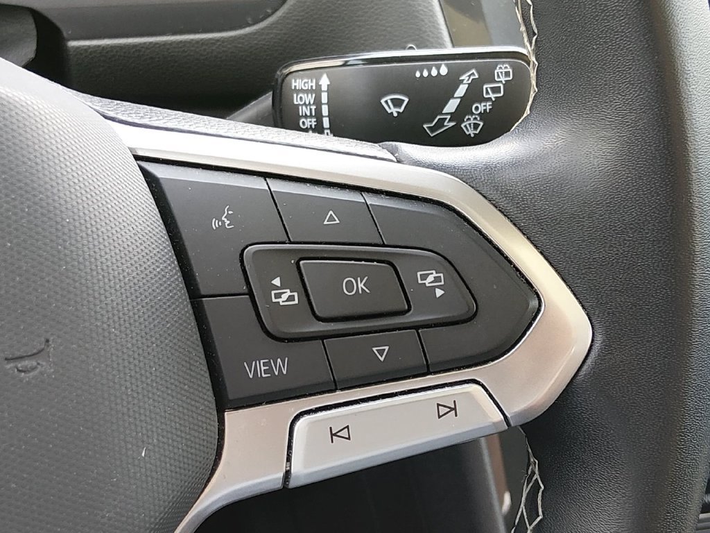 Used 2023 Volkswagen Tiguan SE w/ Panoramic Sunroof Package FWD image 22