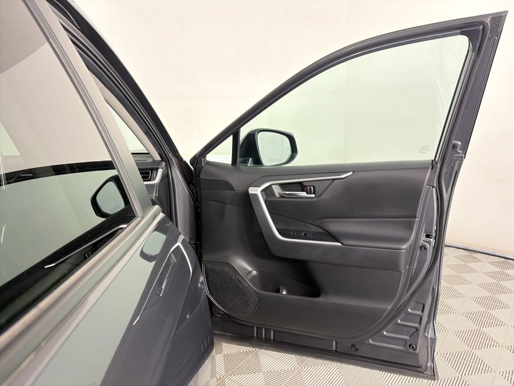 Used 2024 Toyota RAV4 XLE AWD/4WD image 27