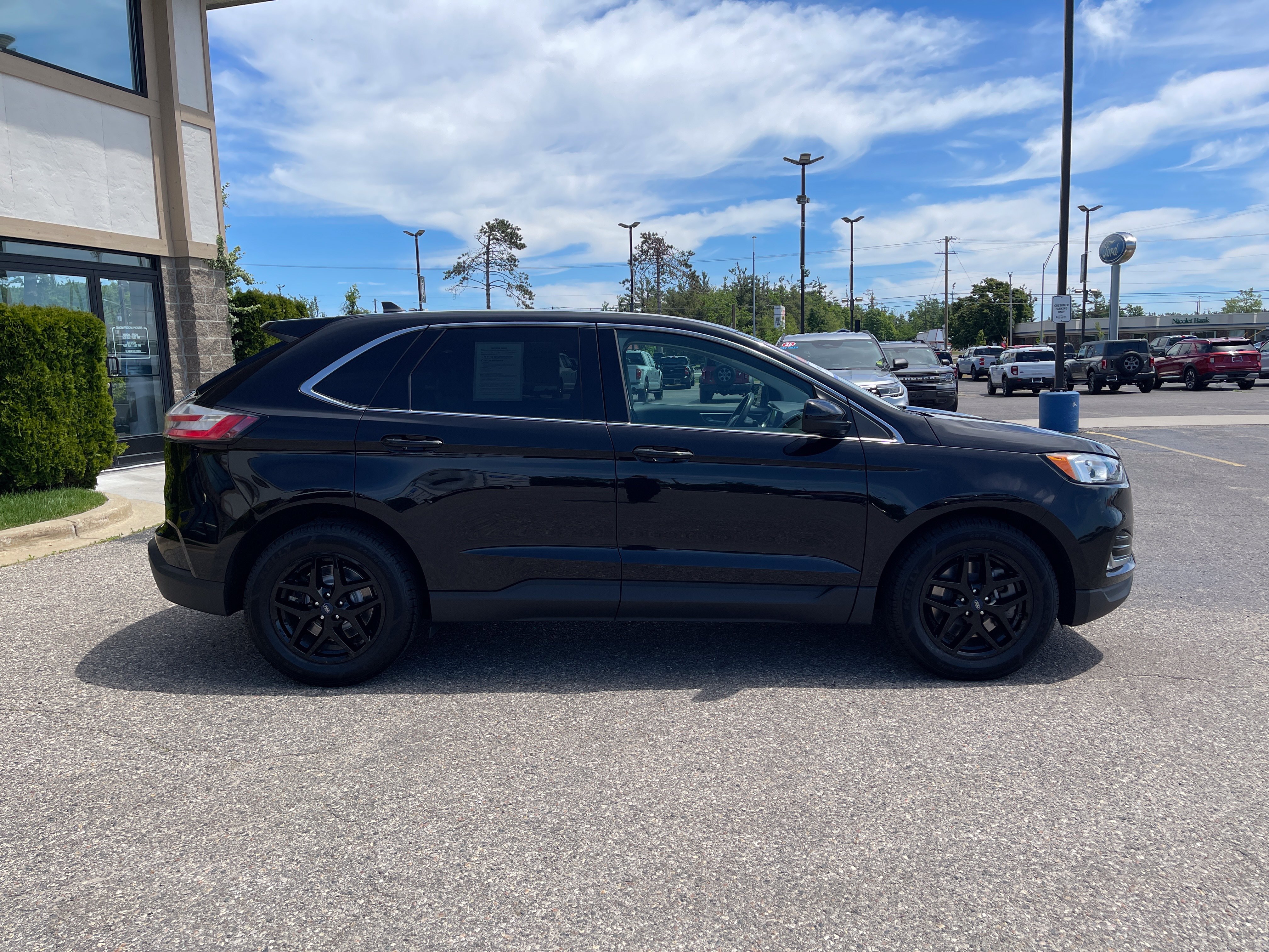 Certified 2021 Ford Edge SEL w/ Convenience Package AWD/4WD image 2