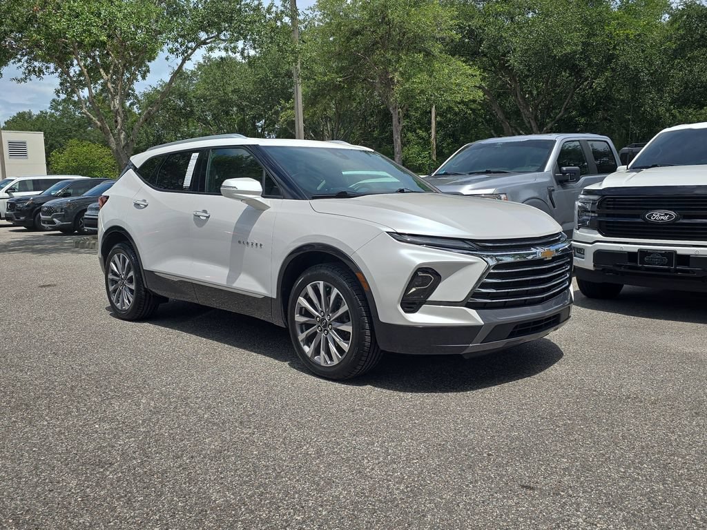 Used 2024 Chevrolet Blazer Premier w/ Enhanced Convenience Package FWD image 2