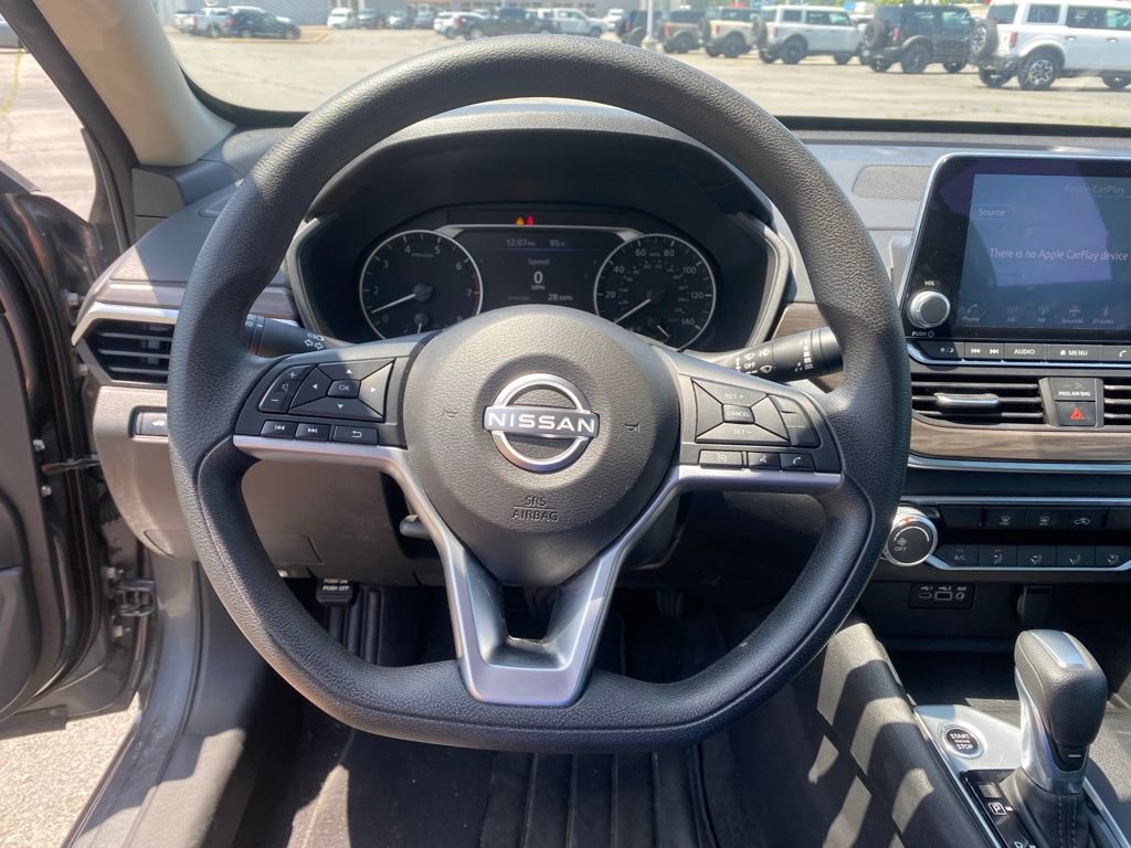 Used 2025 Nissan Altima 2.5 SV FWD image 18