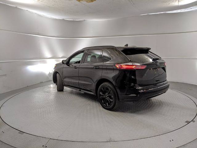 Certified 2023 Ford Edge SE w/ Black Appearance Package AWD/4WD image 4