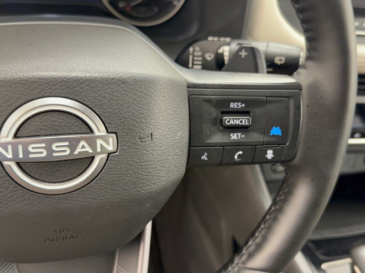 Used 2025 Nissan Rogue SV AWD/4WD image 19