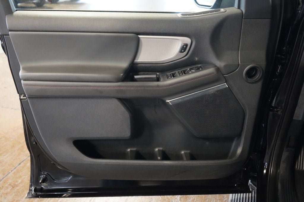 Certified 2025 Ford Expedition Active AWD/4WD image 18
