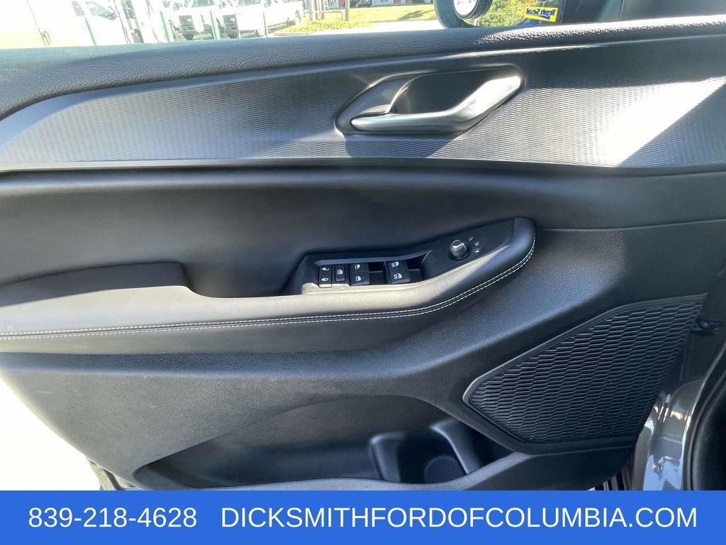 Used 2024 Jeep Grand Cherokee L Laredo image 16