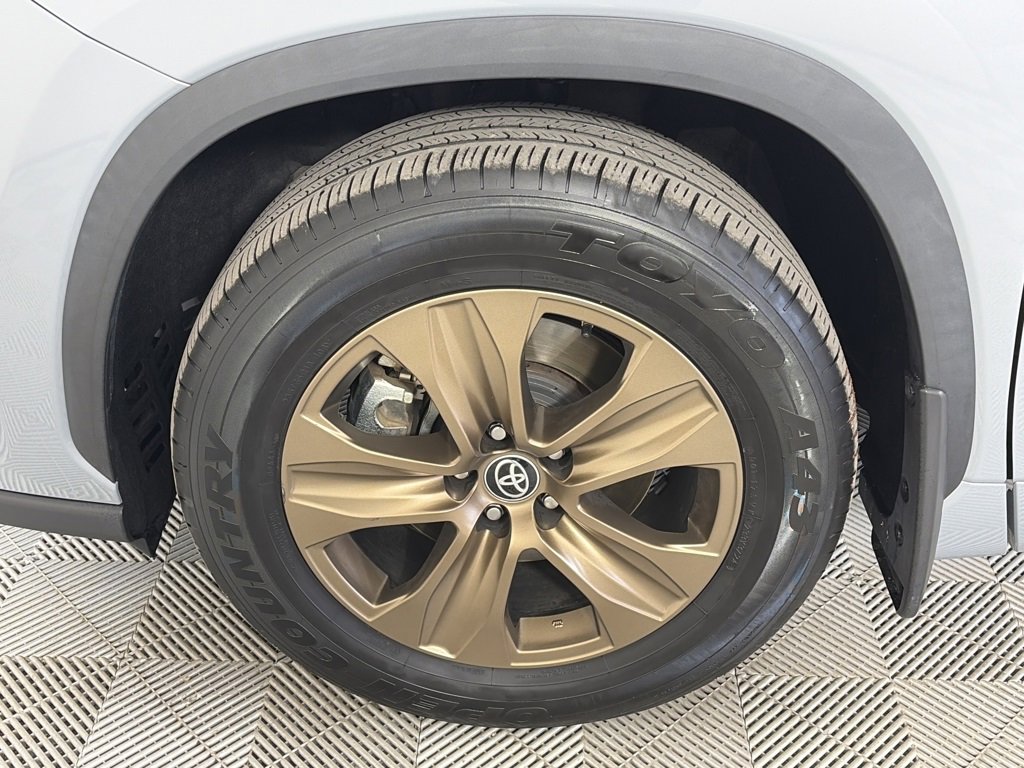 Used 2022 Toyota Highlander Bronze Edition image 8