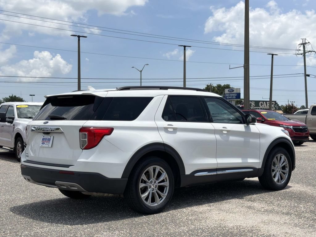 Certified 2022 Ford Explorer XLT w/ Equipment Group 202A RWD image 6