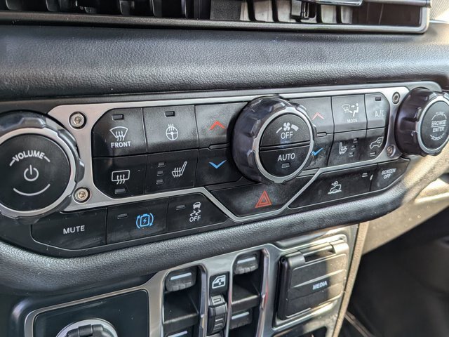 Used 2024 Jeep Wrangler Unlimited Sahara AWD/4WD image 21