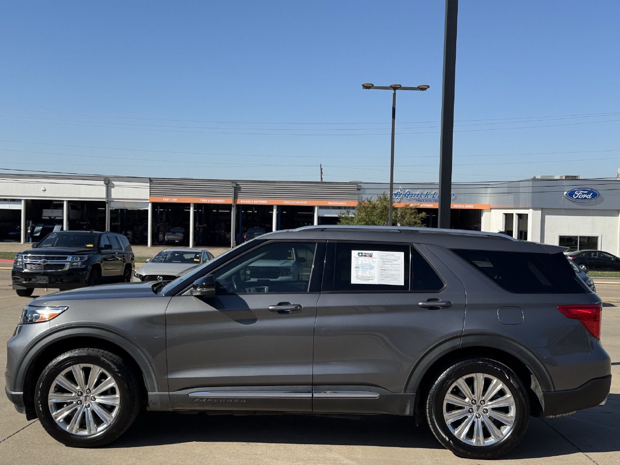 Certified 2022 Ford Explorer Limited w/ Equipment Group 301A RWD image 3