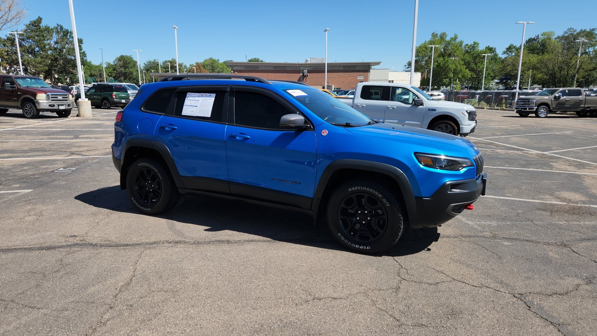Used 2019 Jeep Cherokee Trailhawk AWD/4WD image 13