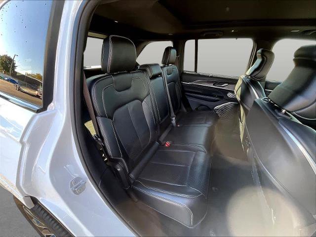 Used 2023 Jeep Grand Cherokee Overland w/ Advanced Protech Group III AWD/4WD image 27