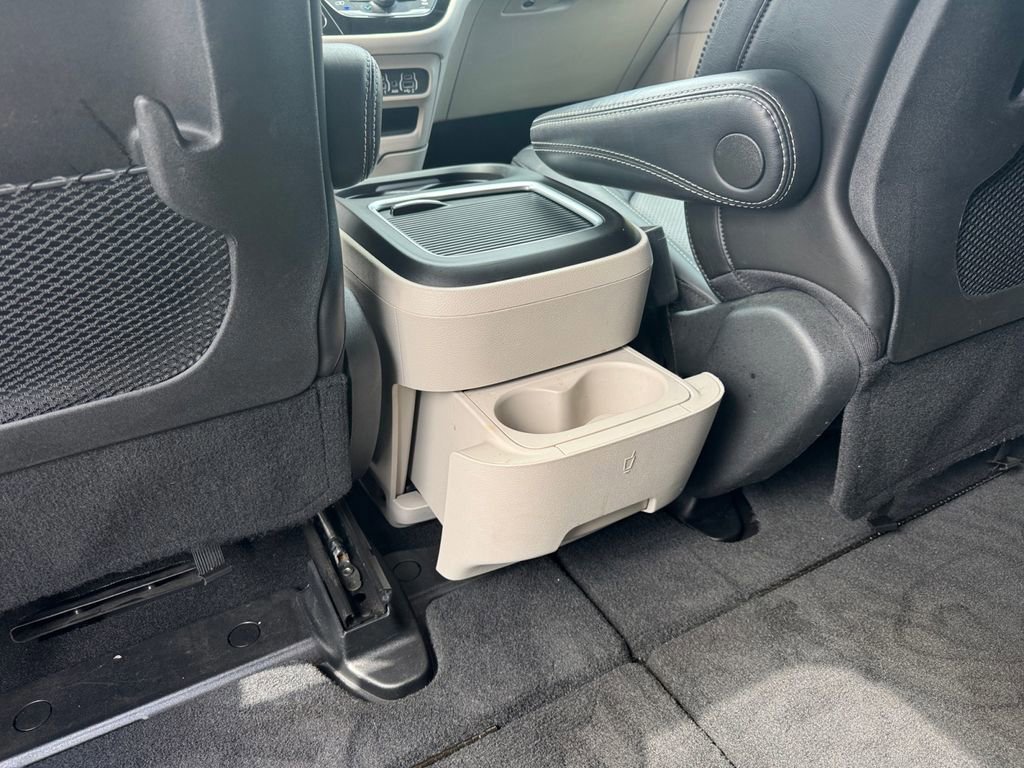 Used 2024 Chrysler Pacifica Touring-L image 29