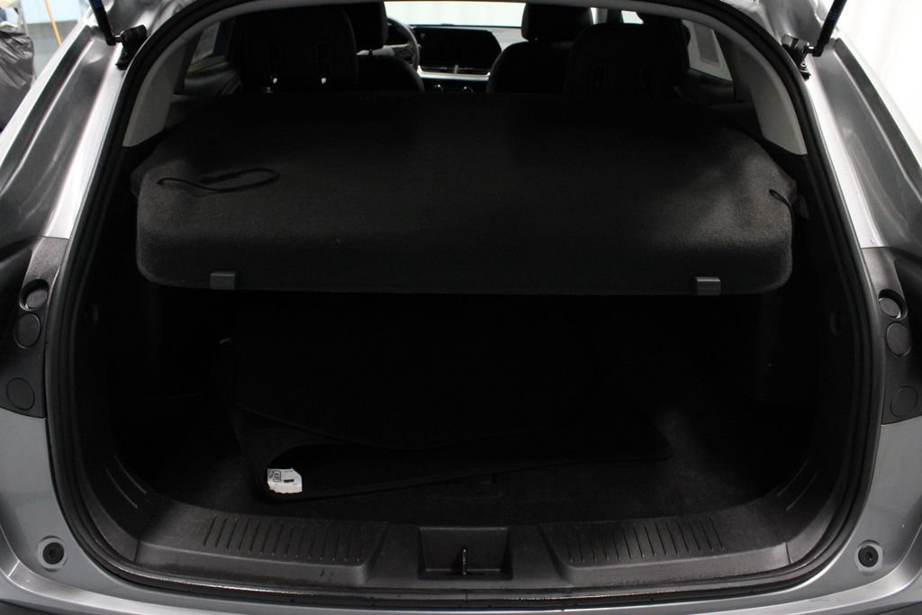 Used 2025 Chevrolet Trax LT FWD image 18