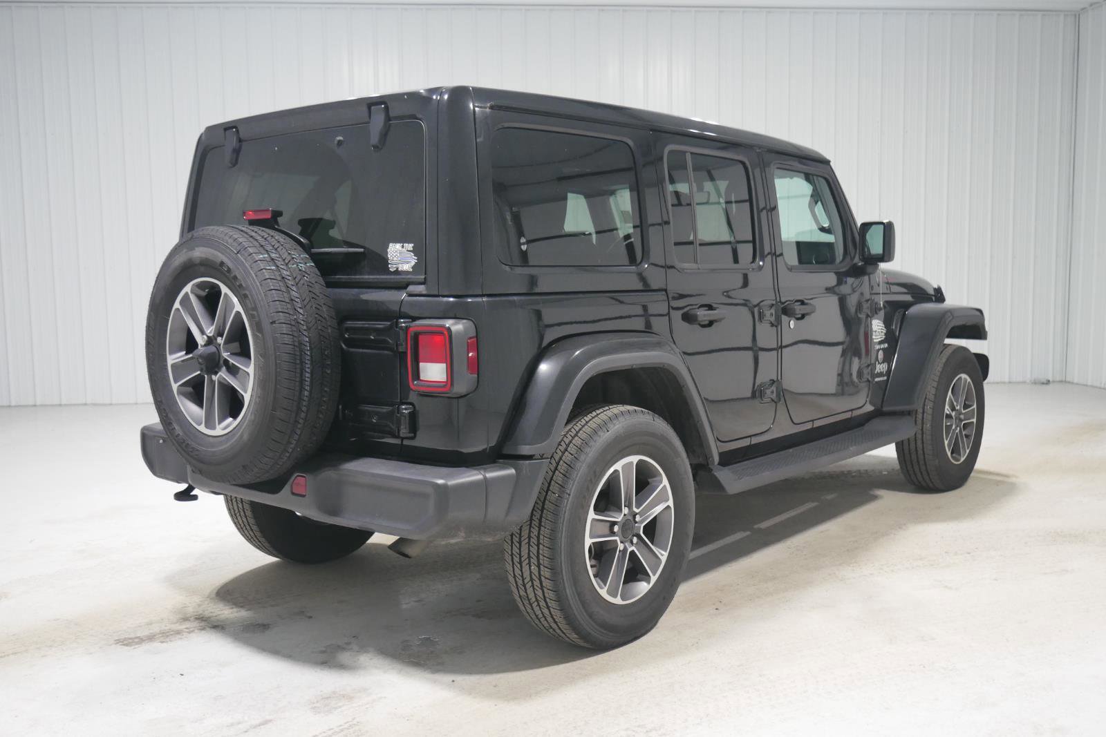 Used 2023 Jeep Wrangler Sahara w/ Cold Weather Group image 5