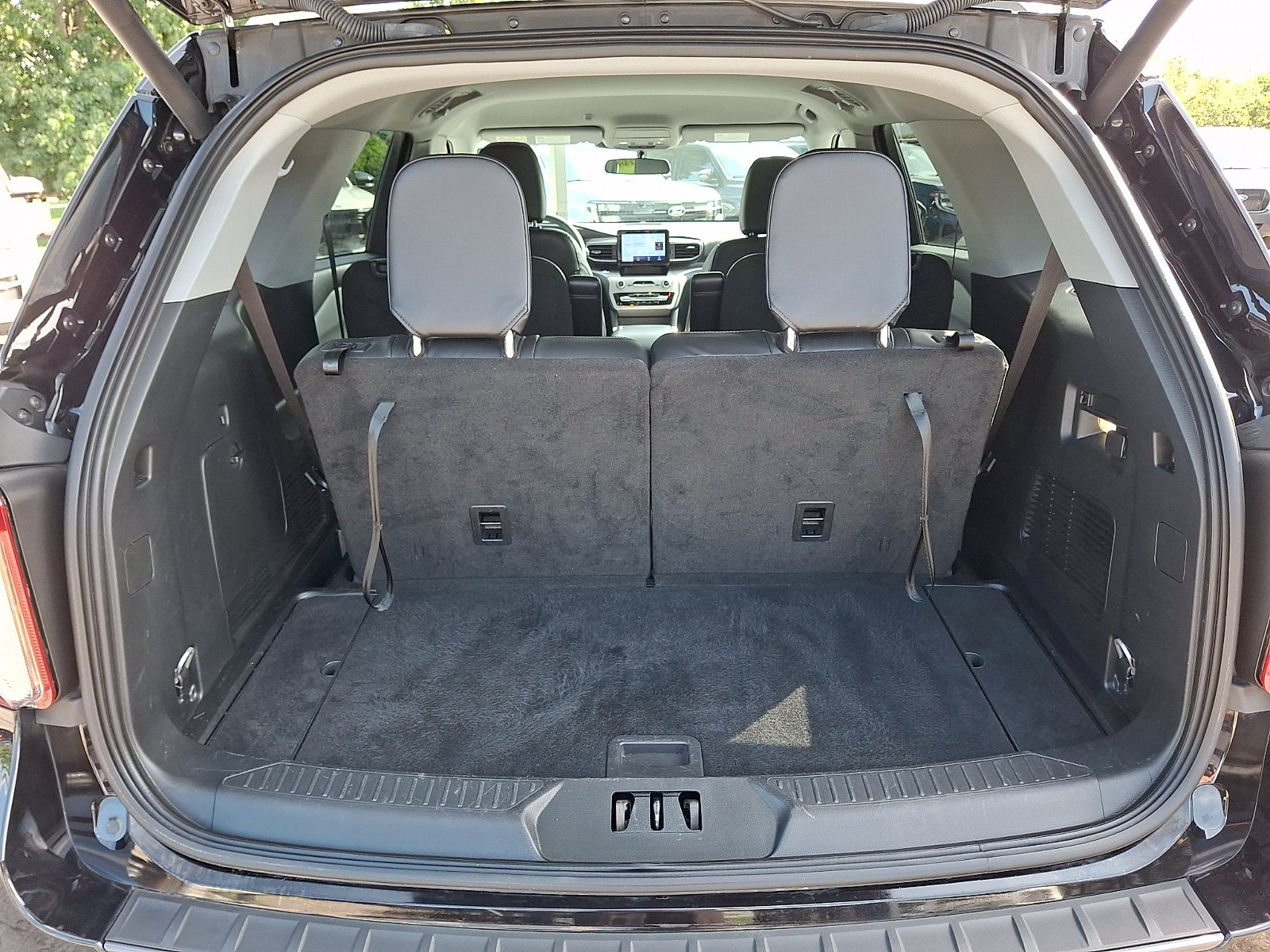 Certified 2023 Ford Explorer XLT w/ Equipment Group 202A AWD/4WD image 32
