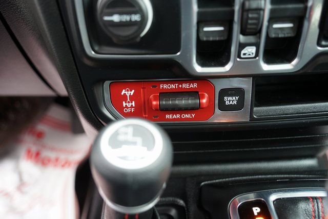 Used 2020 Jeep Wrangler Unlimited Rubicon w/ Cold Weather Group AWD/4WD image 17
