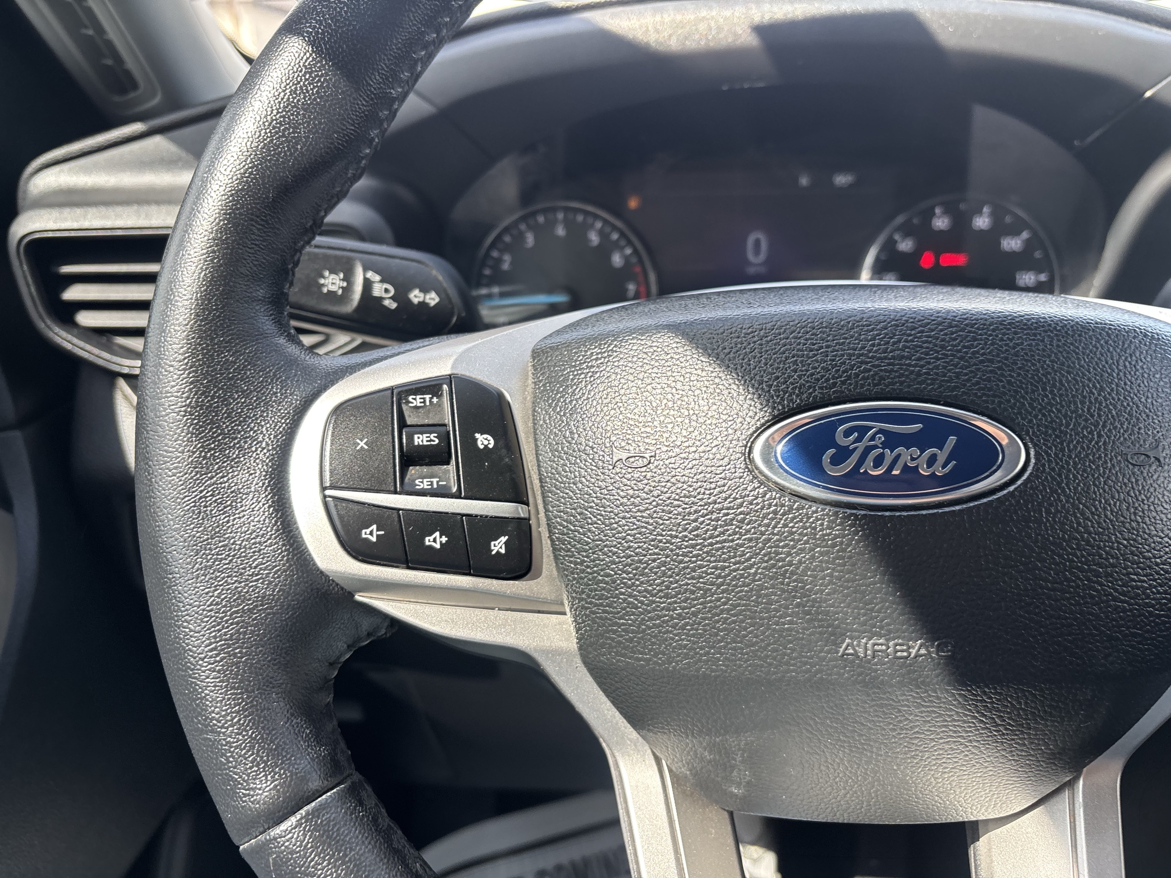 Certified 2022 Ford Explorer XLT RWD image 28