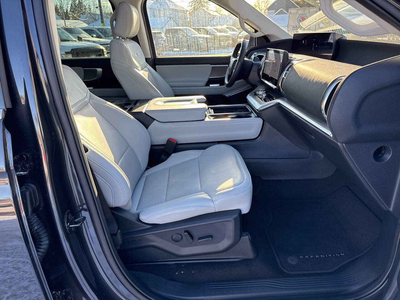 Certified 2025 Ford Expedition Max Platinum image 14
