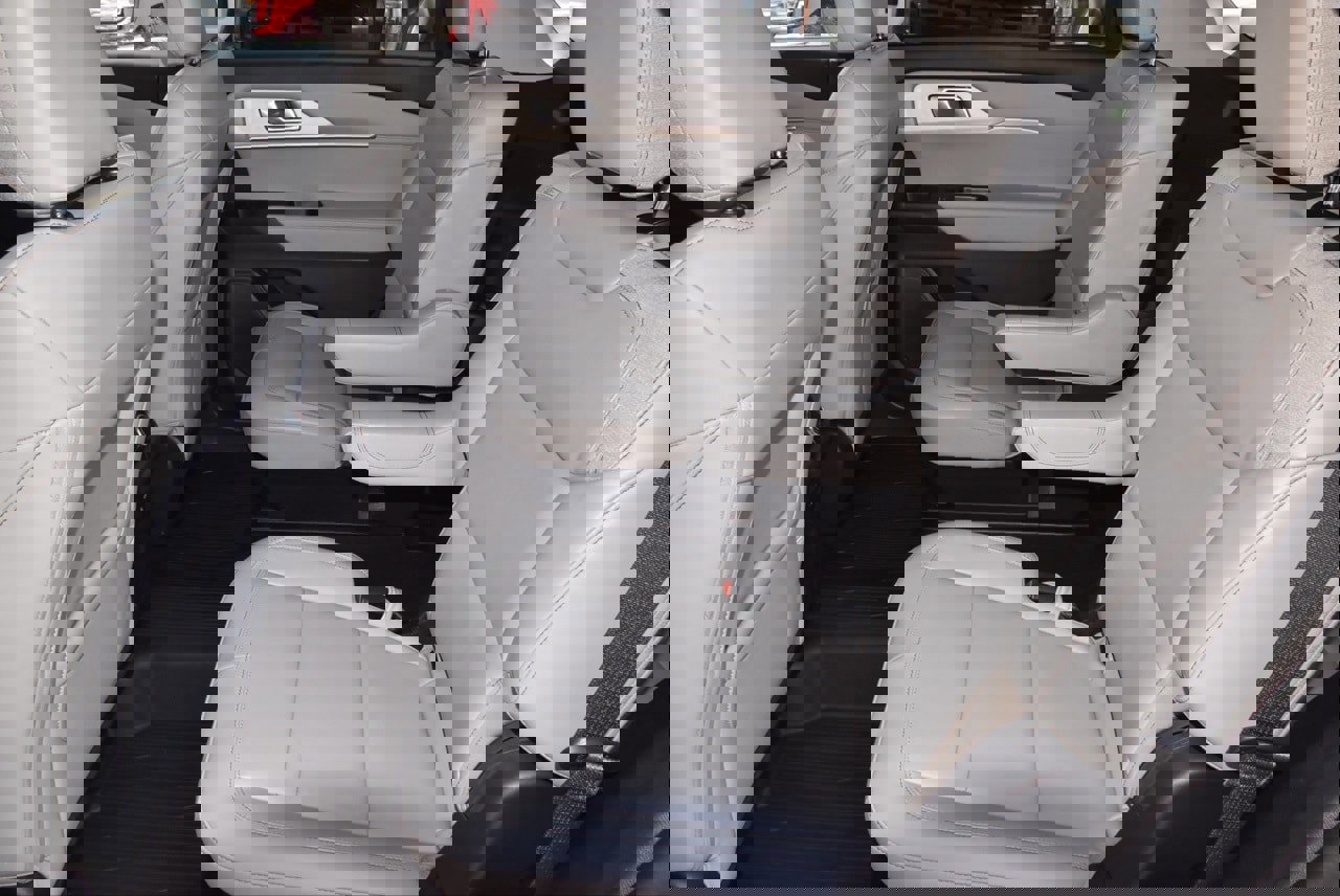 Certified 2025 Ford Explorer Active w/ Active Comfort Package image 15