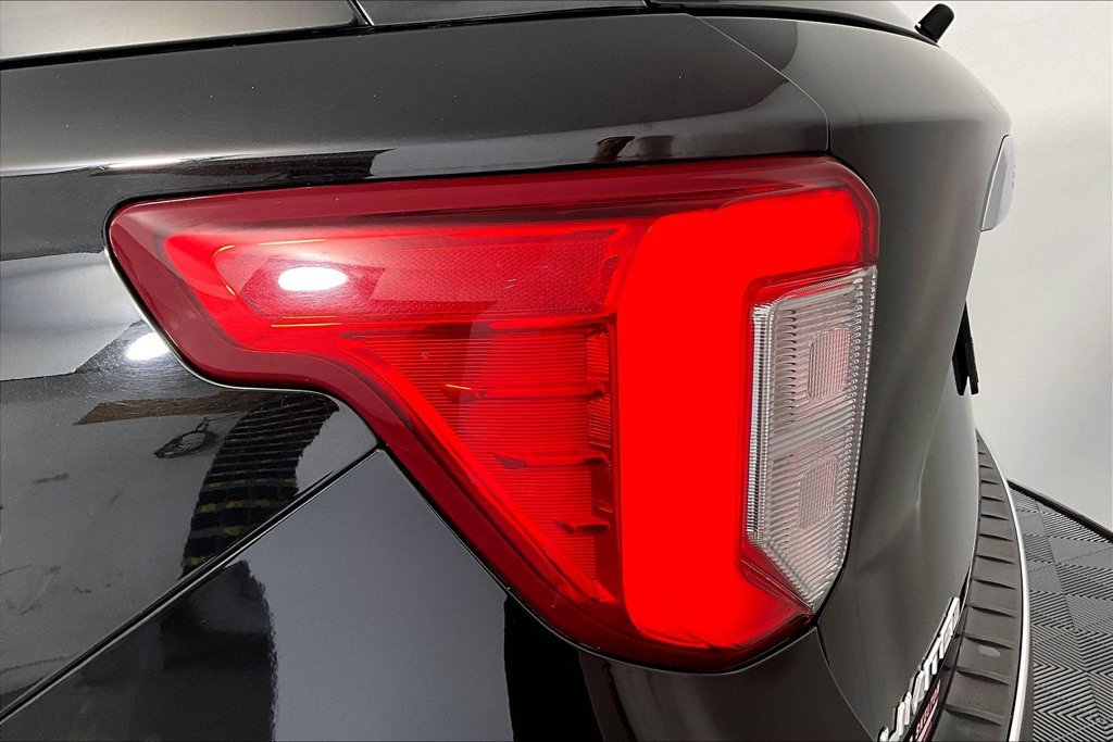 Certified 2023 Ford Explorer Limited AWD/4WD image 30