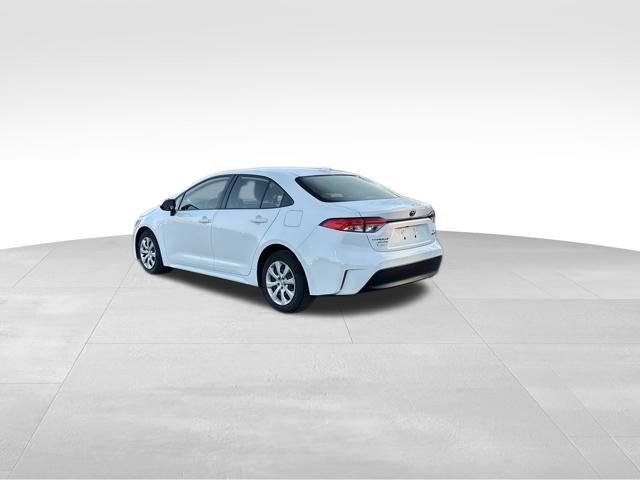 Used 2023 Toyota Corolla LE image 3