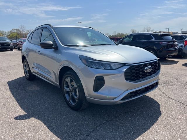 Certified 2024 Ford Escape ST-Line w/ Tech Pack #1 AWD/4WD image 3