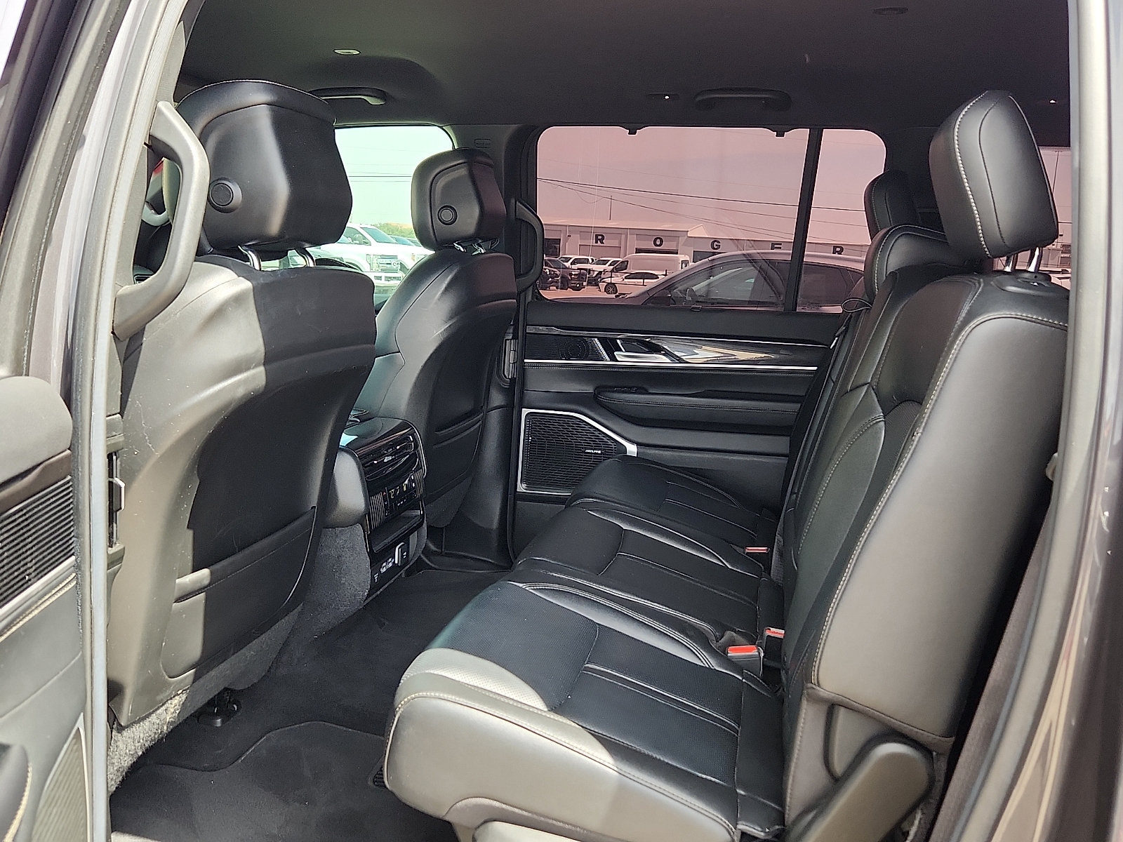 Used 2022 Jeep Wagoneer Series I w/ Convenience Group I AWD/4WD image 9
