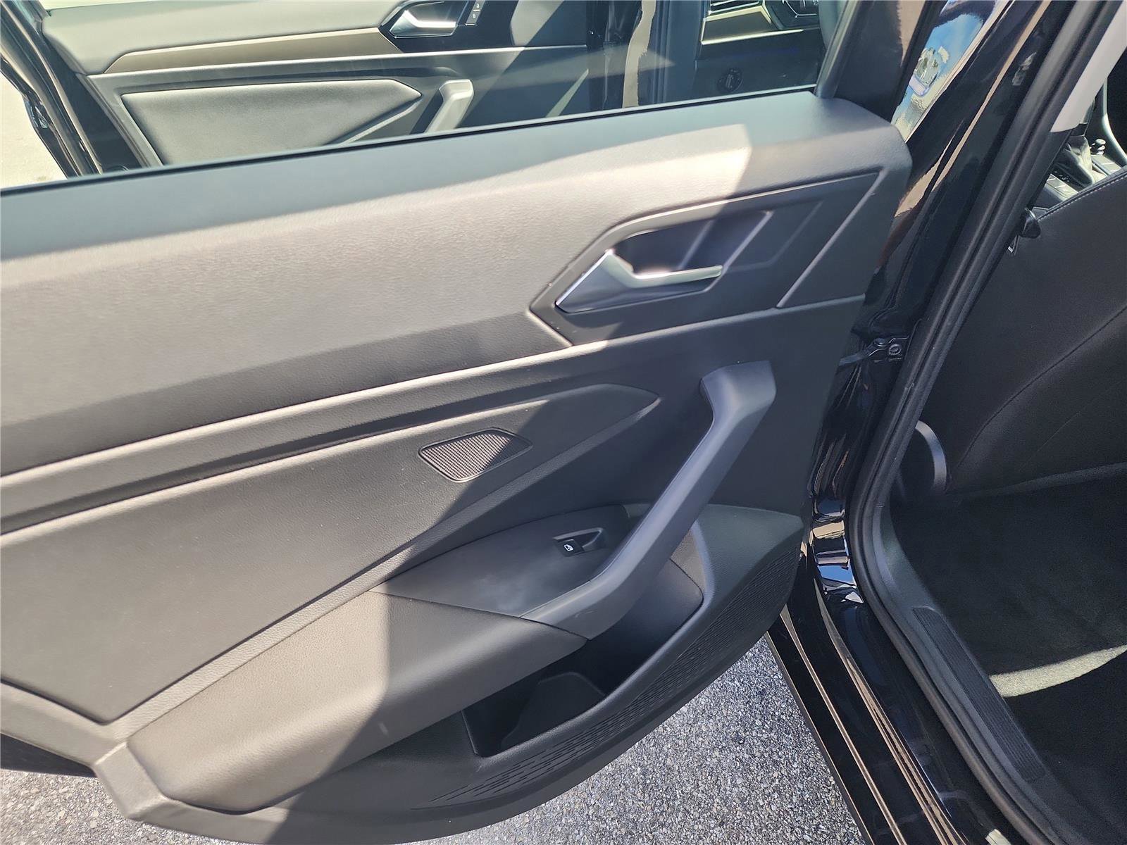 Used 2020 Volkswagen Jetta SEL Premium image 20