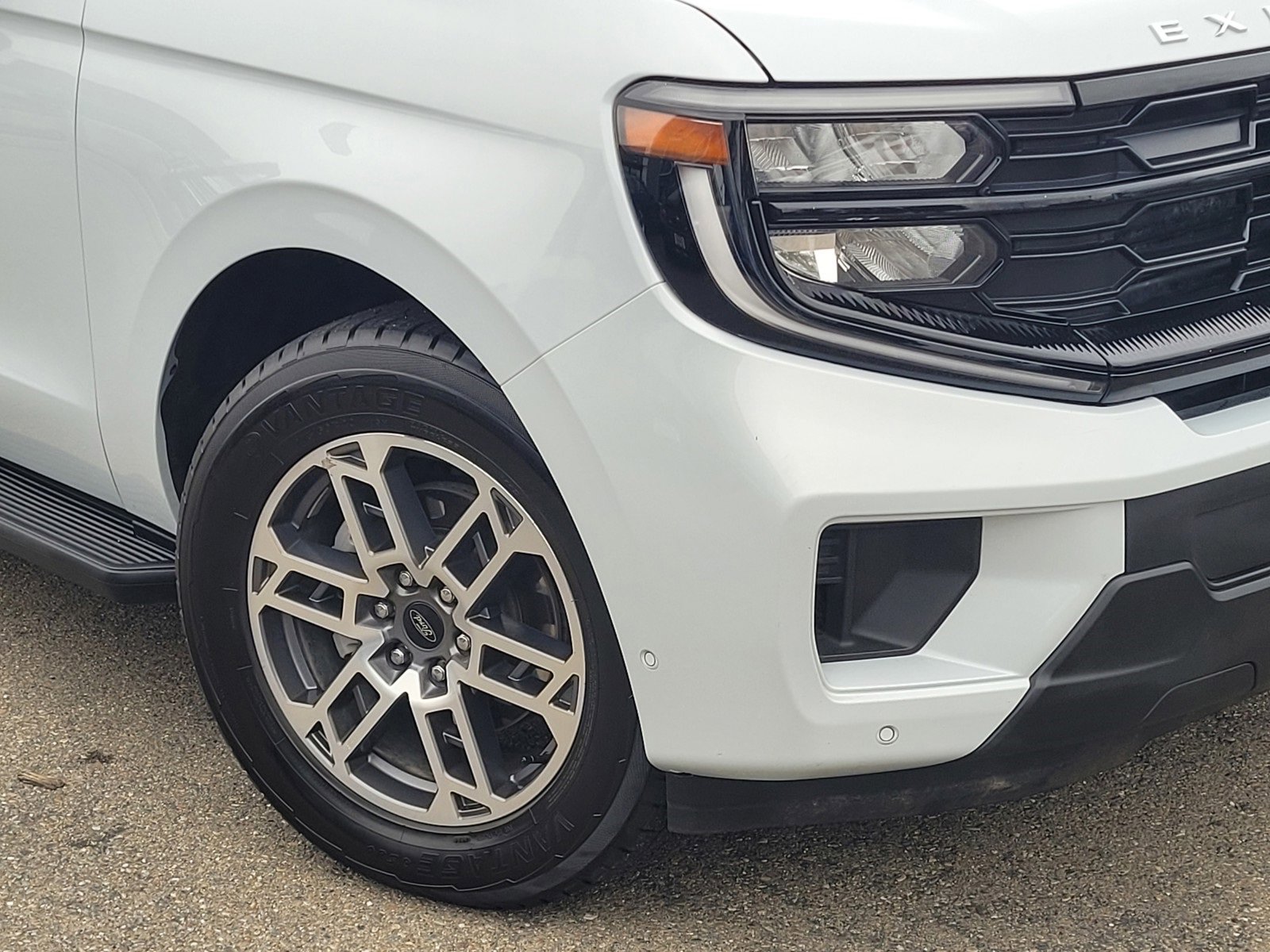 Certified 2025 Ford Expedition Active image 9