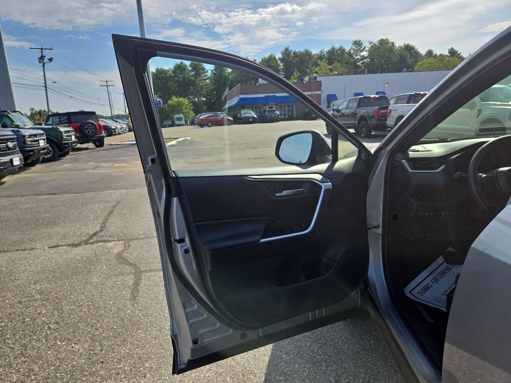 Used 2024 Toyota RAV4 SE w/ Weather & Moonroof Package AWD/4WD image 5
