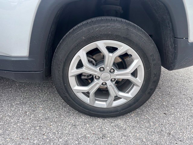Used 2024 Jeep Compass Latitude AWD/4WD image 15